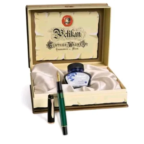 Pelikan Stilo M251 Penna Stilografica Fusto Verde/Nero Inchiostro in Flacone Blu Royal Cofanetto Regalo