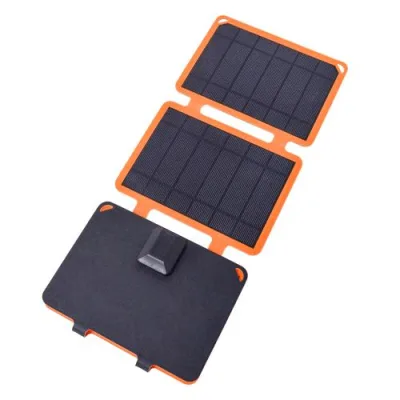 Celly Solar Pro Caricabatterie a Pannelli Solari 10 W USB-A IP67 Inclusi Nella Confezione Due Moschettoni per Appenderlo