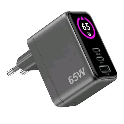Celly Caricabatterie da Rete Gan 65W con Display Integrato per Monitorare la Potenza 2 x USB-C 1 x USB-A Nero